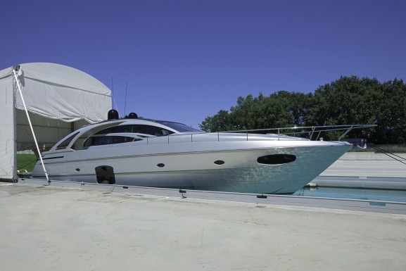 Pershing 70