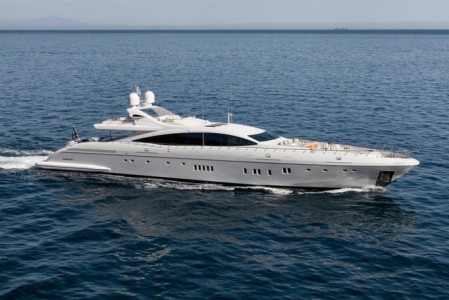 Luxury-motor-yacht-Moonraker-665×444