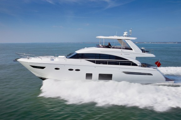 Princess 68 realiza teste de mar