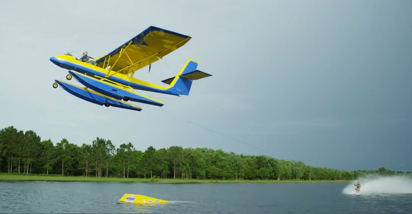 [Vídeo] – Barefoot com um avião?
