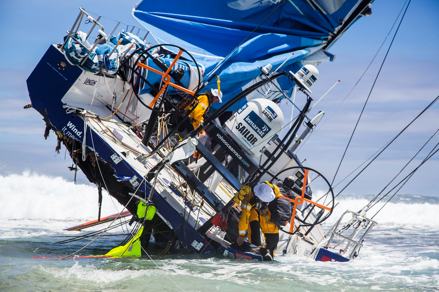 Time tentará recuperar barco encalhado na VOR