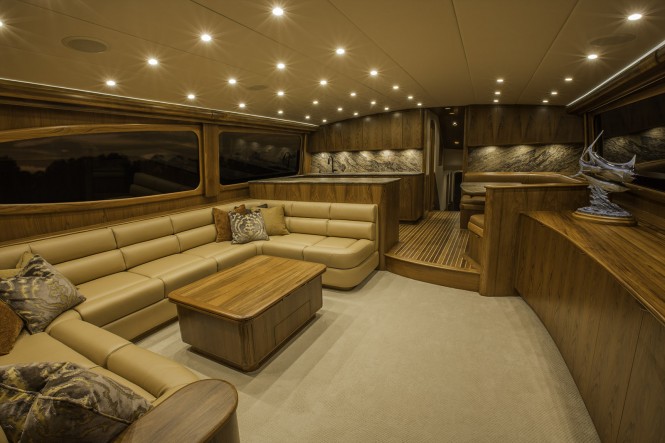Luxury-yacht-Clean-Sweep-salon-665x443