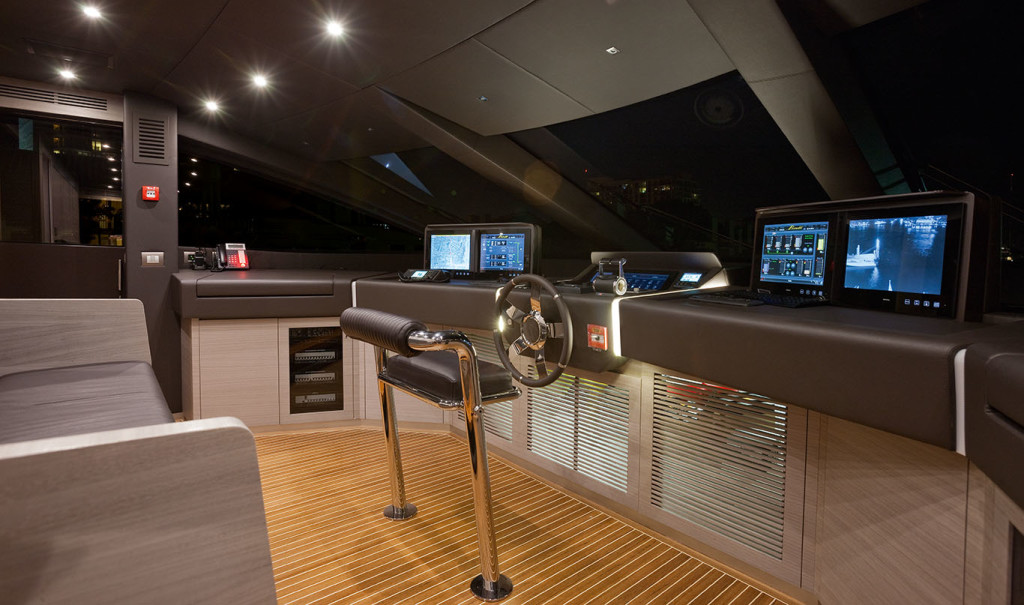 benetti-veloce-helm