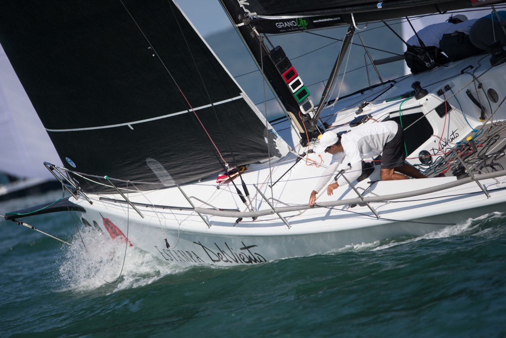 O vencedor da primeira regata foi o chileno Estampa delViento