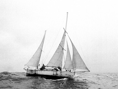 Circa 22nd April 1969: Robin Knox-Johnston  aboard his 32ft yacht SUHAILI off Falmouth, England after becoming the first man to sail solo non-stop around the globe. Knox-Johnston was the sole finisher in the Sunday Times Golden Globe solo round the world
