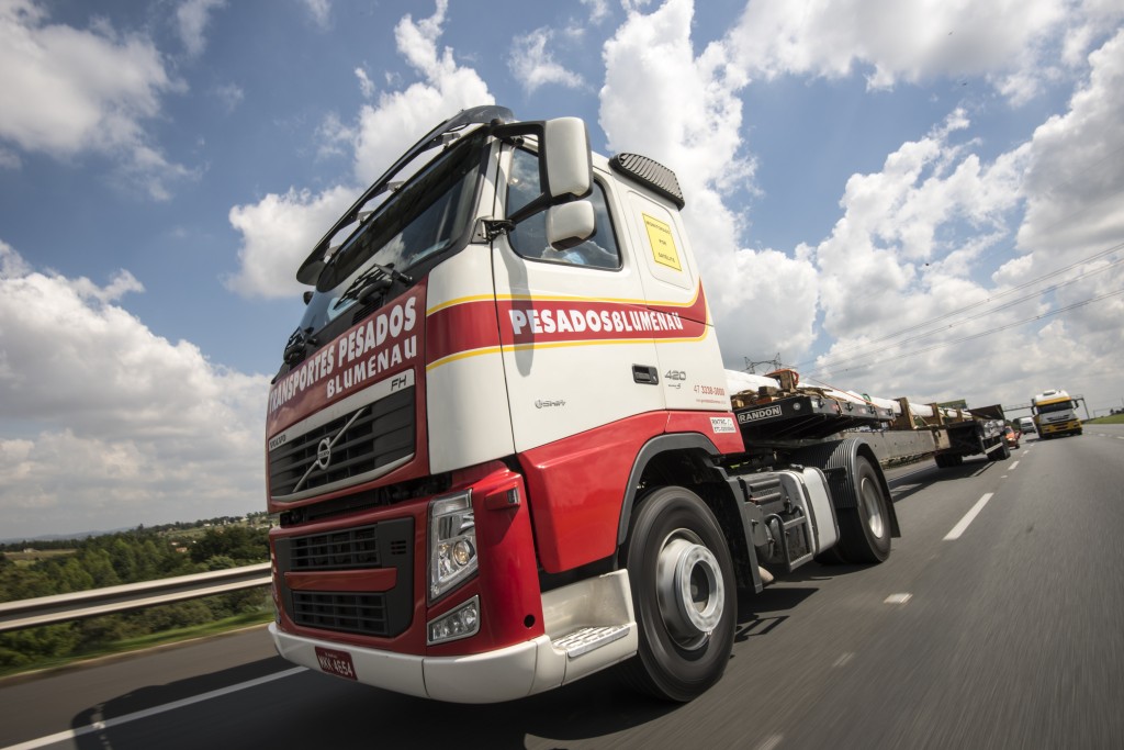 De São Paulo a Itajaí, o transporte foi feito por um caminhão