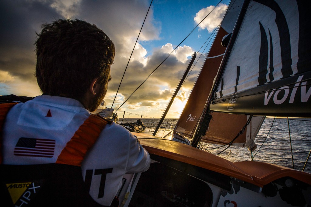 Team Alvimedica escapa do pelotão e assume ponta provisória