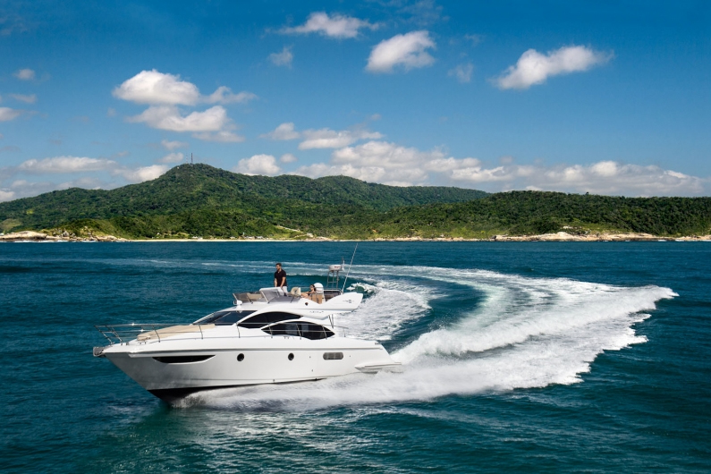 Azimut 42 estará disponível para teste-drive