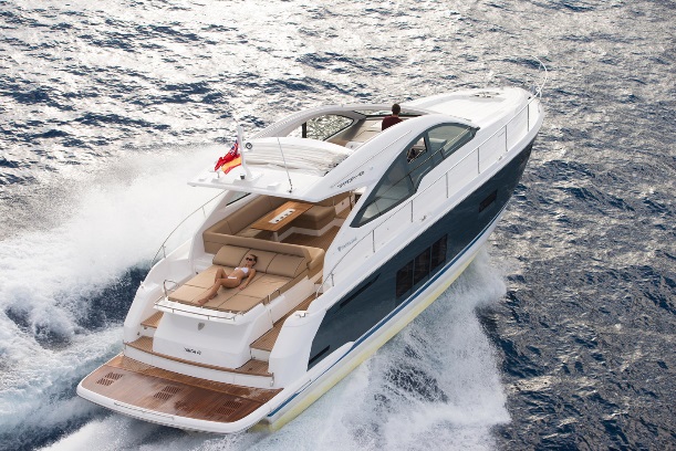 Fairline entrega primeiro barco com novo design interior