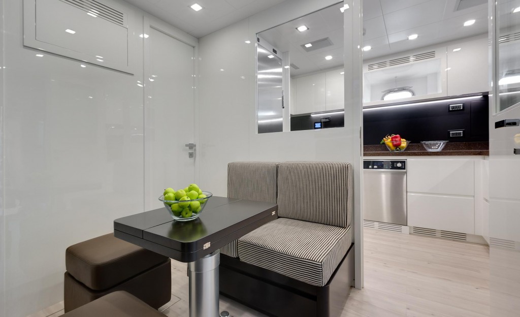 mangusta_110_interiors_17