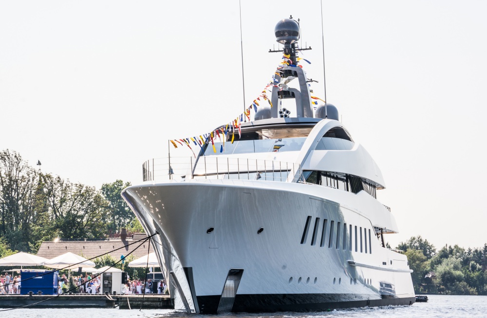 2015-08-Feadship-Halo-Launch-04-big