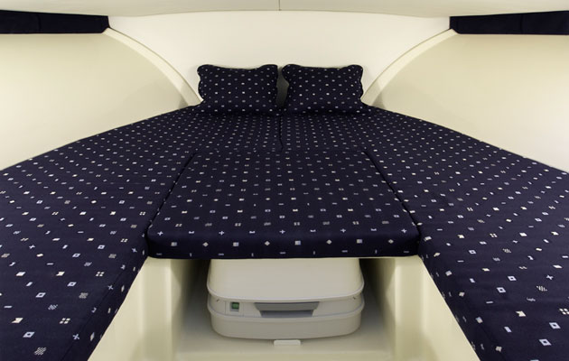 Chris-Craft-Capri-25-cabin