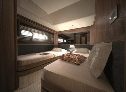 Azimut Magellano 66 Guest Cabin_