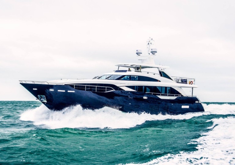 Princess 30M completa testes de mar