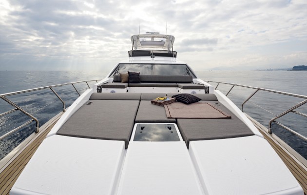 Azimut-66-bow-view-630x400