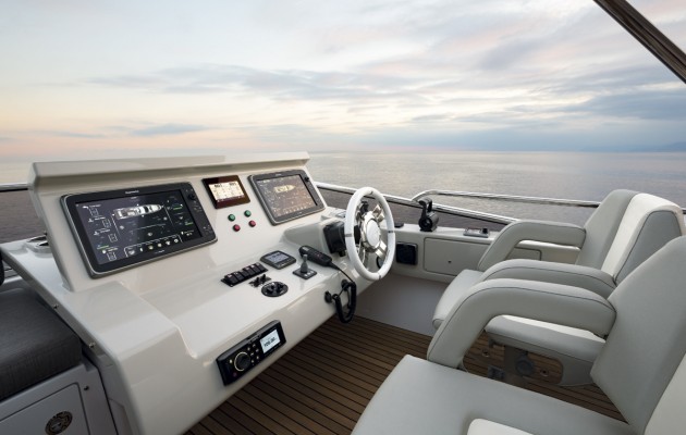 Azimut-66-upper-helm-630x400