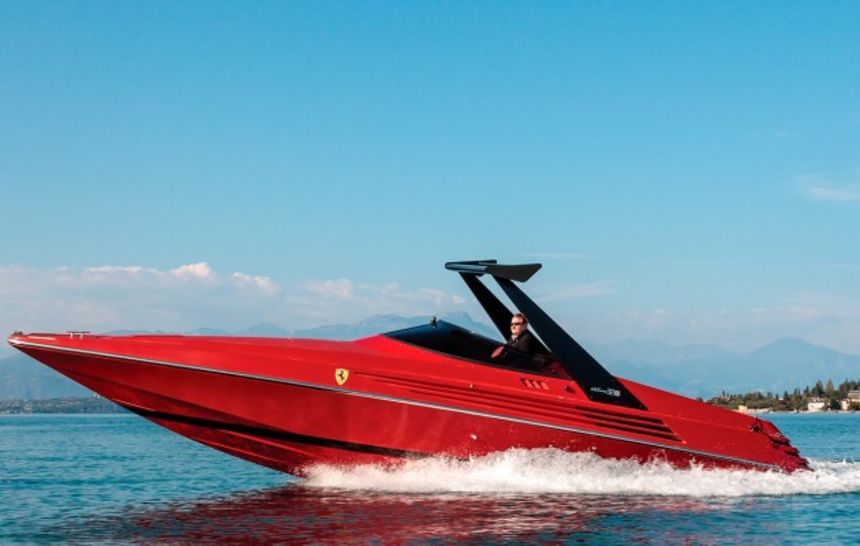 Riva Ferrari 32