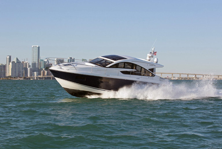 Fairline Yachts fabrica o primeiro barco após a criação da nova cia.