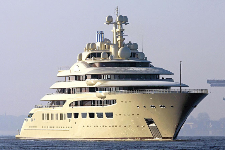 156m-Lurssen-Dilbar-5-768x513