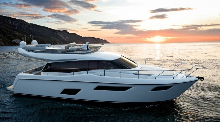 Ferretti entra no disputado mercado abaixo de 50 pés