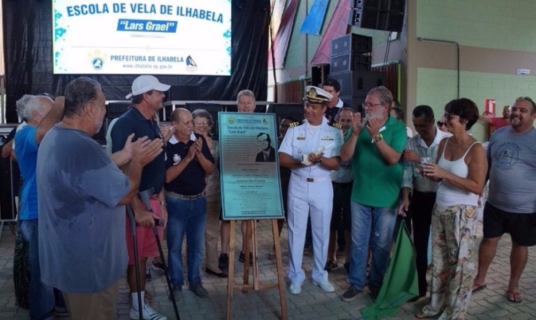 Lars Grael inaugura escola de vela em Ilhabela com seu nome