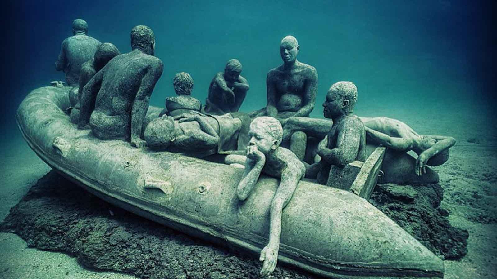saxl0bOvS2isGzMTNHBj_Underwater Museum Raft-of-Lampedusa-1600x900