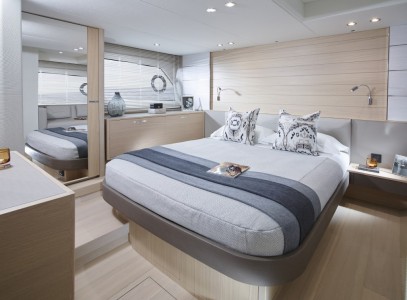 v58-interior-owners-stateroom-alba-oak-satin_