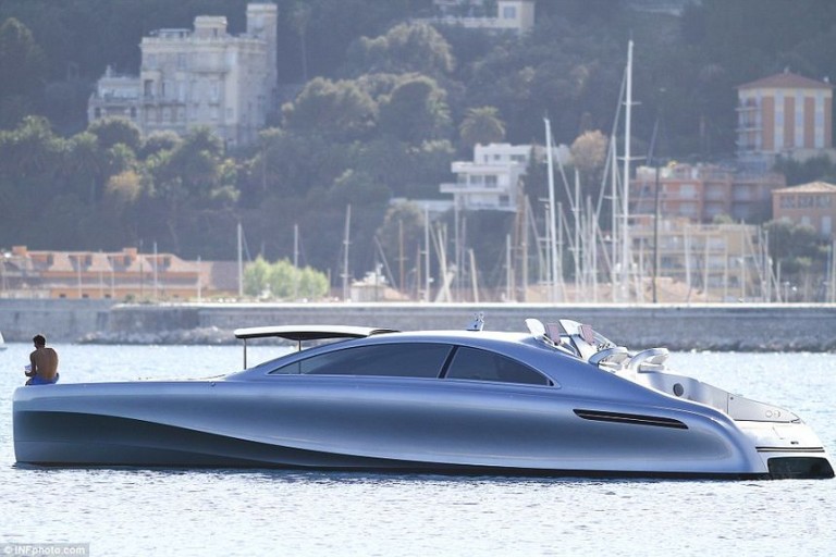 Mercedes-Benz lança seu primeiro barco