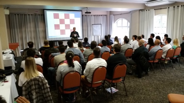 Brunswick foca na capacitação profissional da sua equipe
