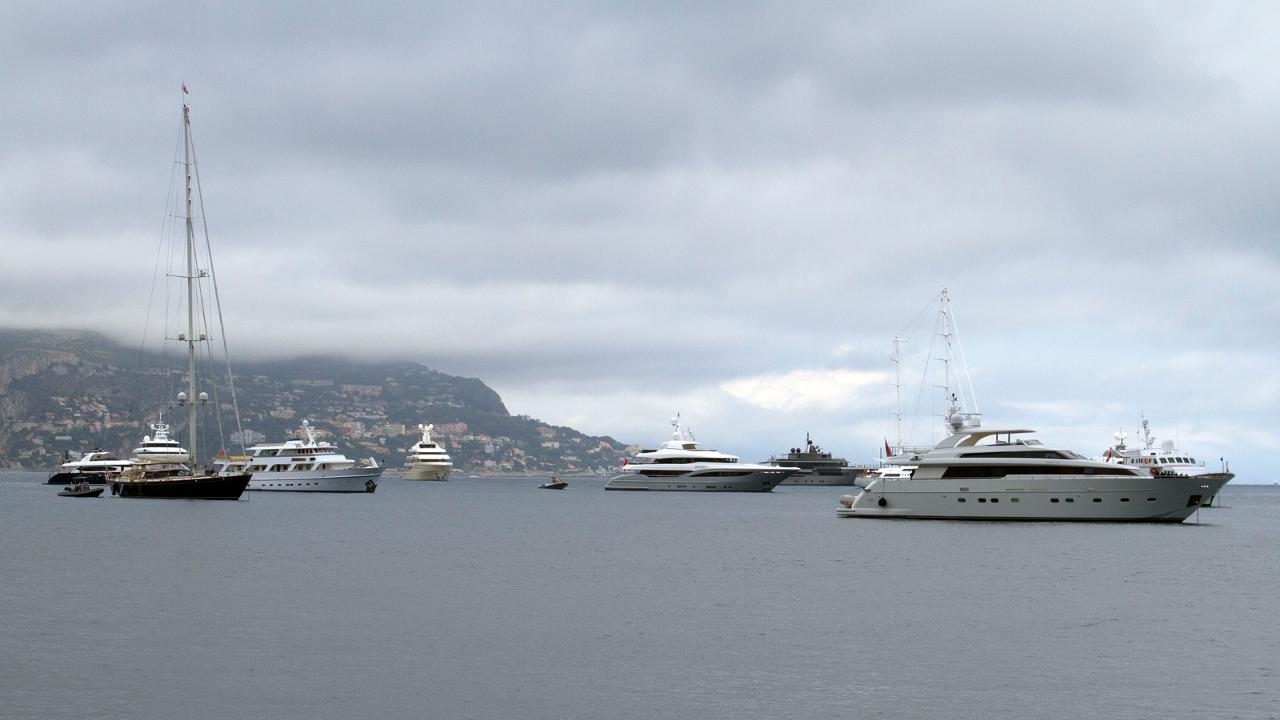 7Iates ancorados em Saint Jean Cap Ferrat