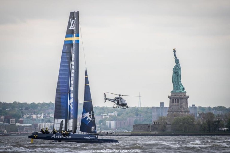 Barcos da America’s Cup chegam a Nova Iorque