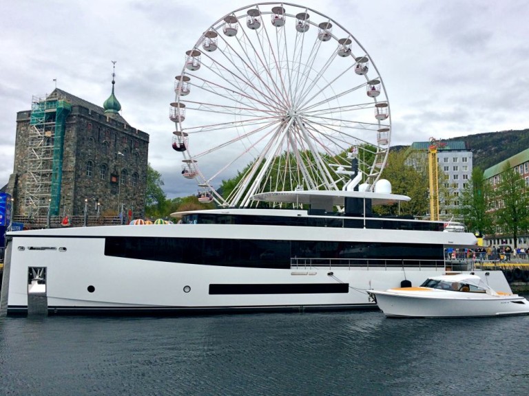 Feadship entrega iate de 109 pés