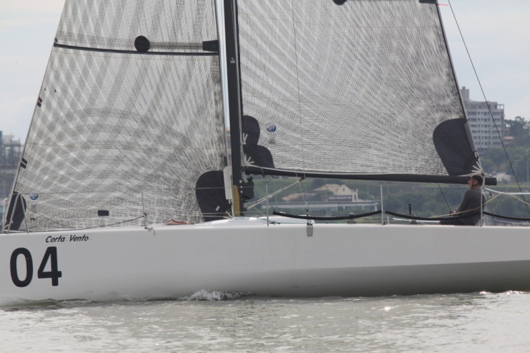 Corta Vento é novamente Fita Azul da Regata Solitário