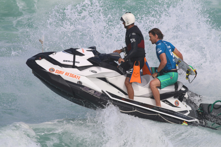 Equipe surf resgate inicia trabalhos na etapa brasileira do WSL