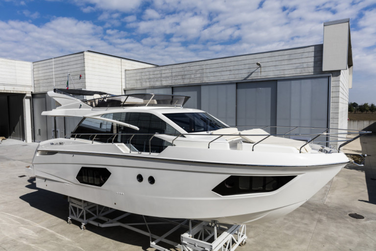 PRIMEIRAS IMAGENS DA NOVA ABSOLUTE 50 FLY