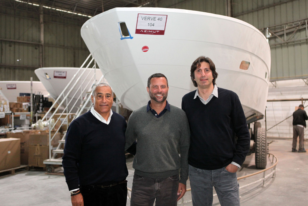 O diretor da Marine Max Andrew Schneider, dealer Azimut Yachts para os Estados Unidos juntamente com o presidente da Azimut-Benetti USA, Federico Ferrante e o diretor técnico da Azimut Yachts na Itália Alessandro Rossi em visita à filial brasileira da Azimut Yachts.