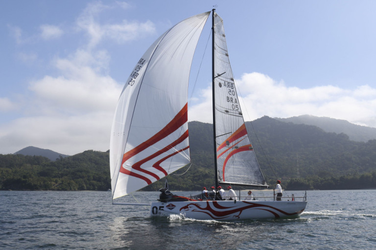 Atleta de três olimpíadas brilha em regata de abertura da Semana de Vela de Ilhabela