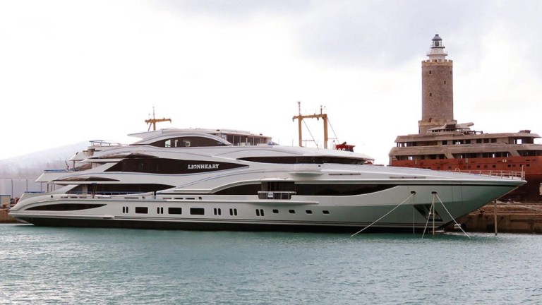 Benetti entrega superiate de 90 metros ao proprietário
