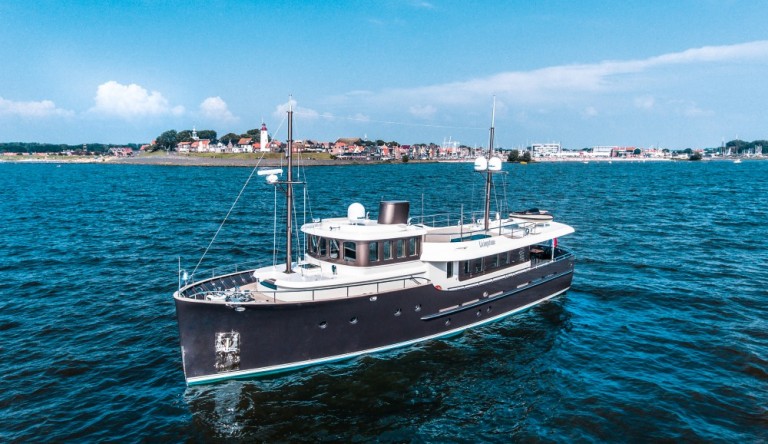 Royal Denship lança barco inspirado nos anos 80