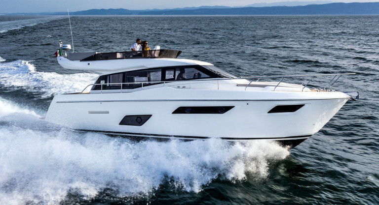 Primeira imagem da Ferretti 450