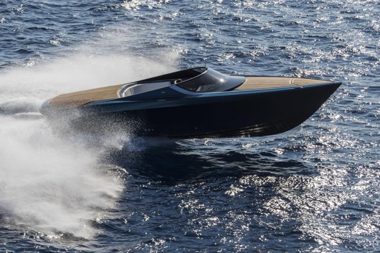 Aston Martin finalmente revela seu primeiro barco