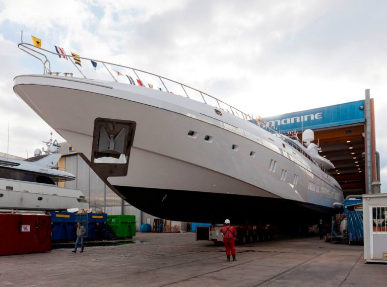 Overmarine lança seu 11º superyacht Mangusta 165E