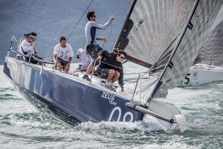 Zeus Team conquista o Troféu Fita Azul da 48ª Regata Volta à Ilha de Santa Catarina