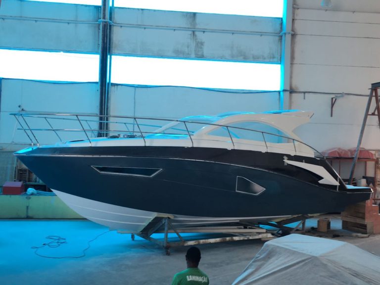 Evolve Boats divulga imagens da 350 HT em fase final de produção
