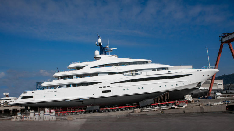 CRN se prepara para lançar o Cloud 9, yacht de 74m