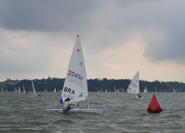 Martin Lowy e Gabriella Kidd são campeões brasileiros de Laser Radial