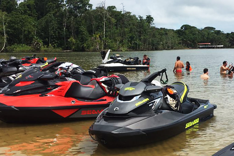 Passeio para motos aquáticas revela paisagens amazônicas no Pará