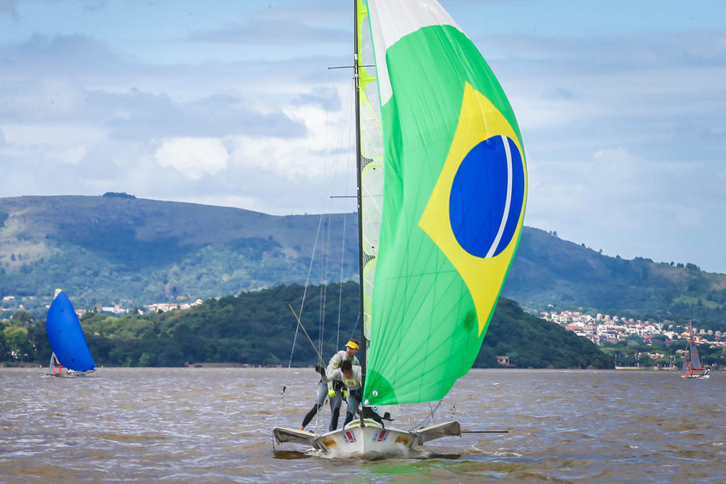 Scheidt é medalha de prata na Copa Brasil e mostra evolução na nova classe