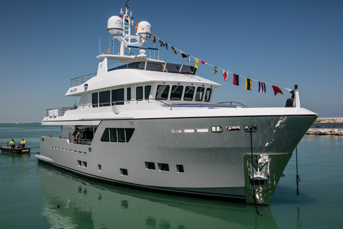 Estaleiro Cantiere delle Marche lança explorer Drawin 102