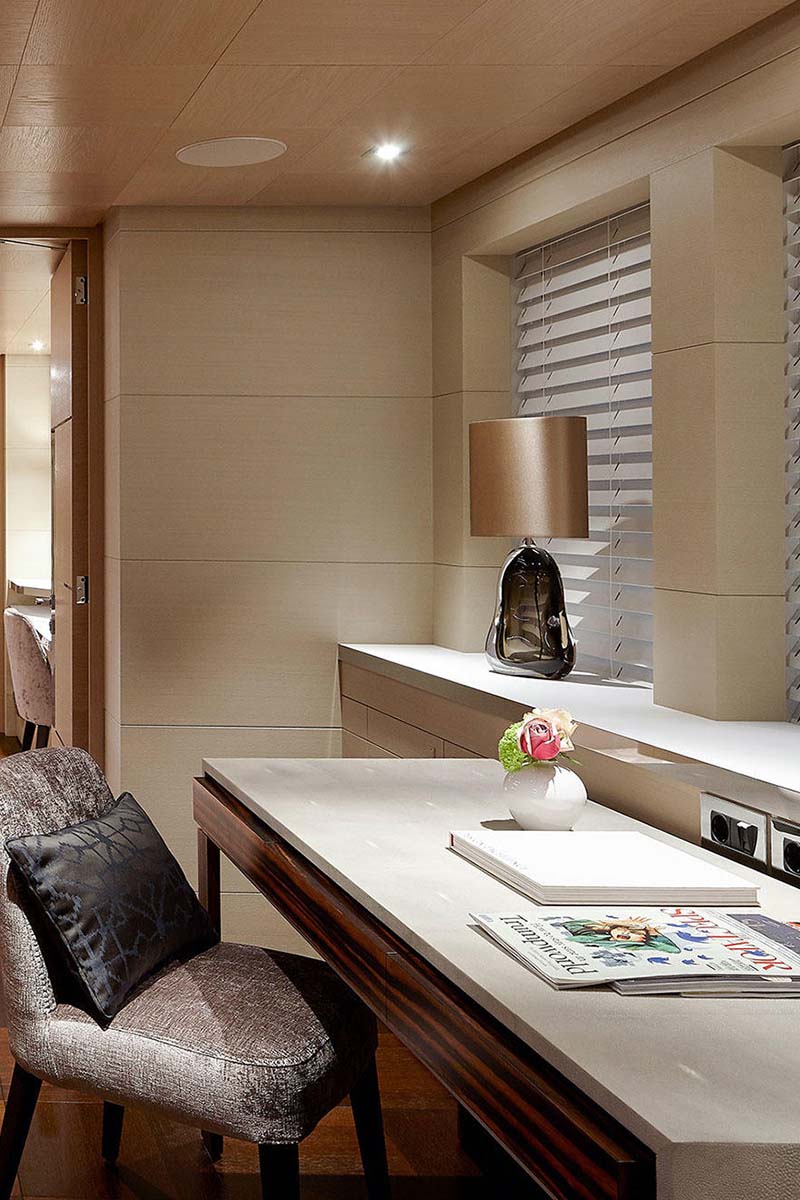 Ruya-heesen-yachts-interior-bannenberg-rowell-office-tall